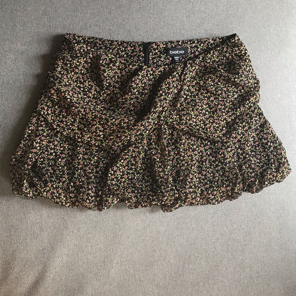 bebe Black Floral Layered Ruffled Mini Skirt 🌸☀️